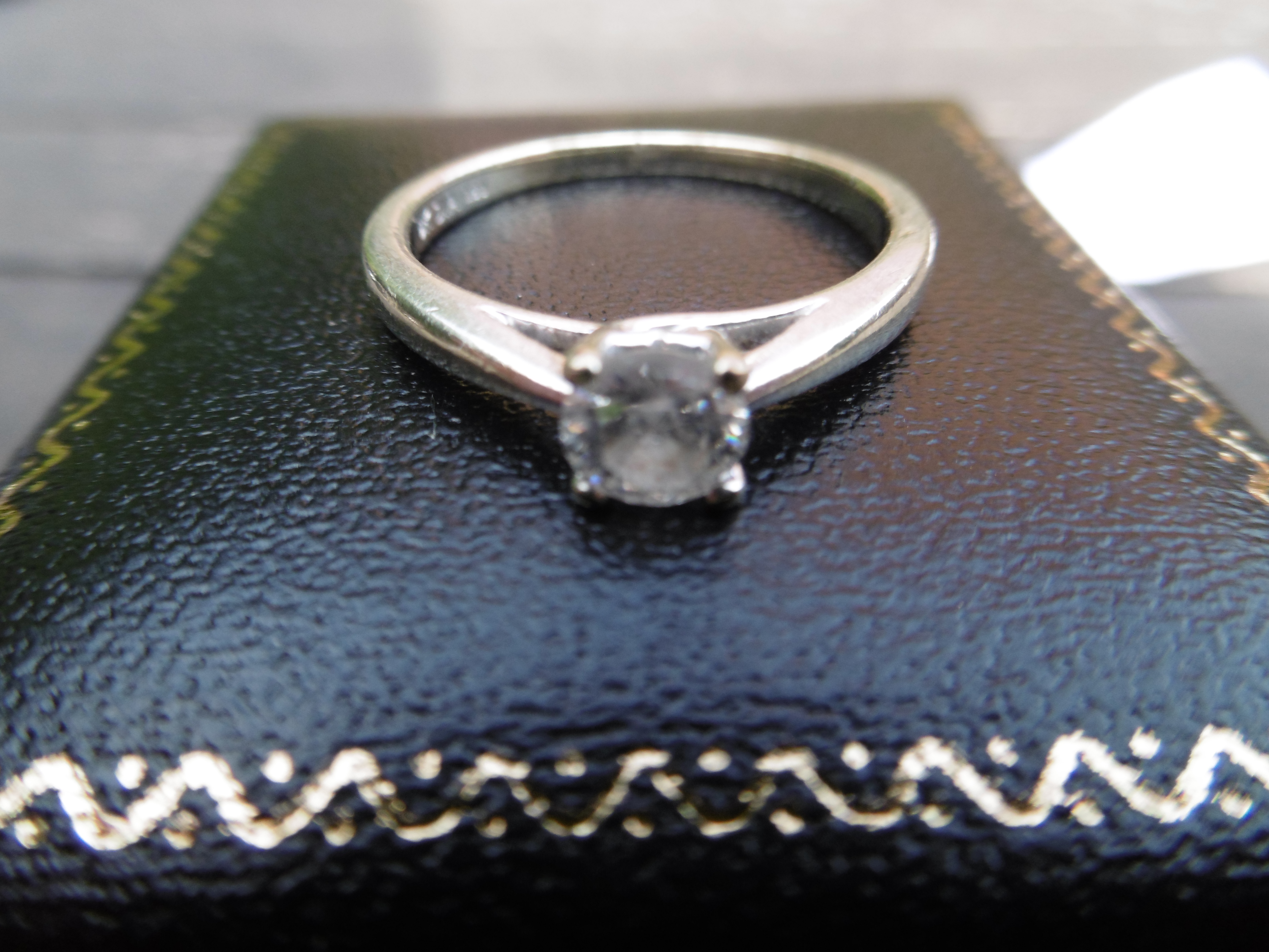 9 CT Gold Diamond ring - Bild 3 aus 3