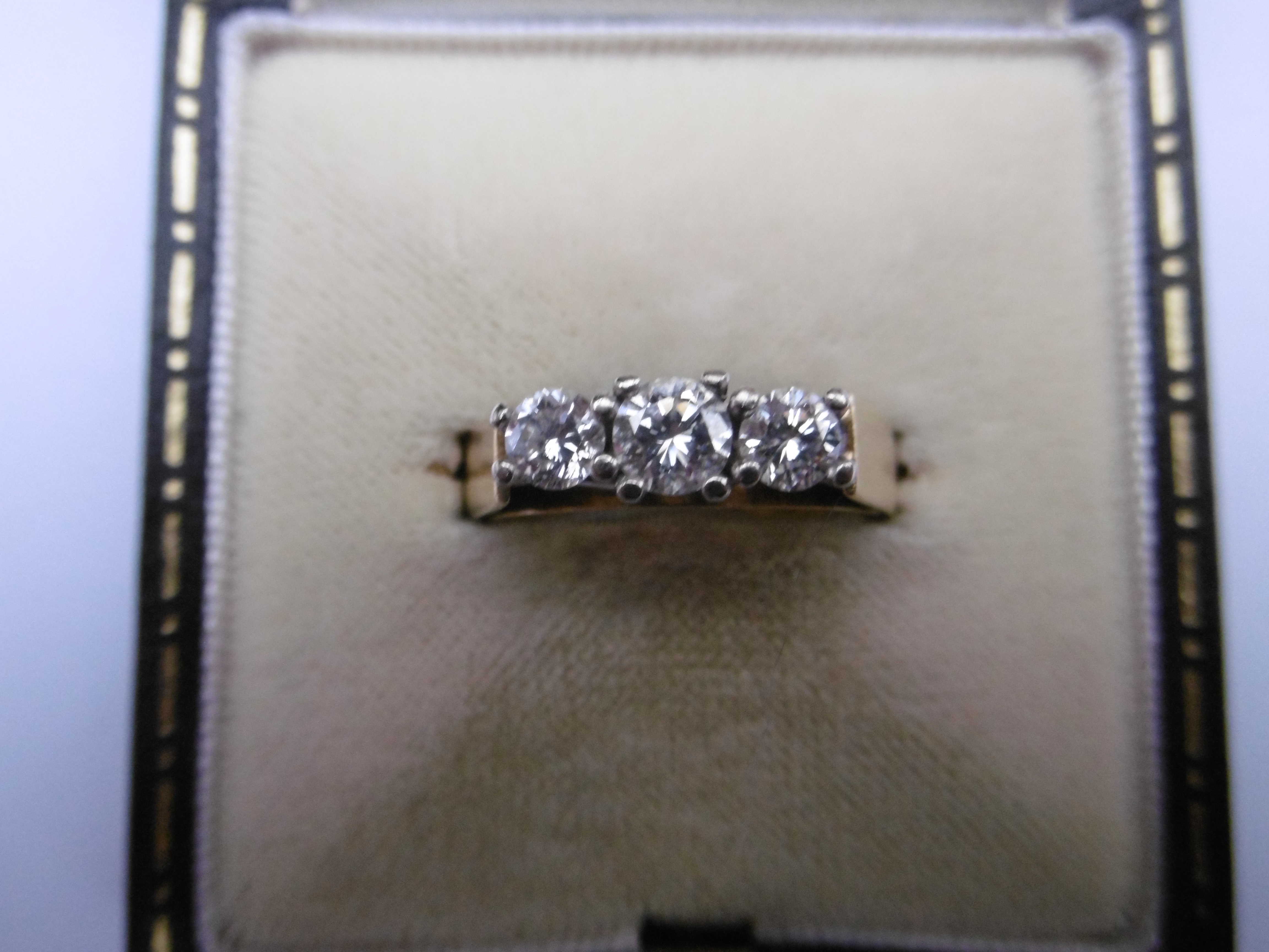 Beautifully designed 3 stone Diamond ring - Bild 4 aus 4