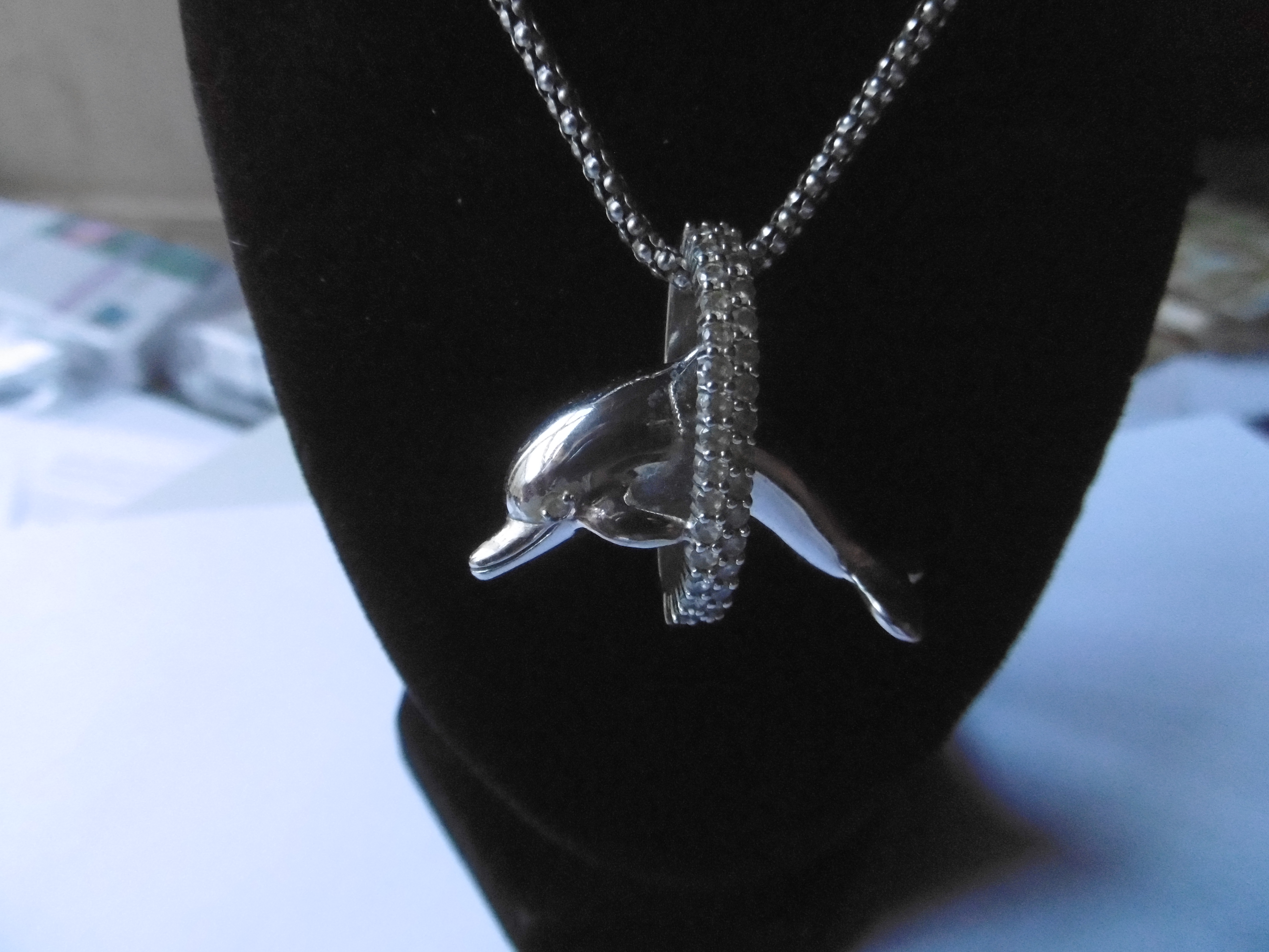 Gold Dolphin through Hoop Pendant with Diamonds - Bild 2 aus 3