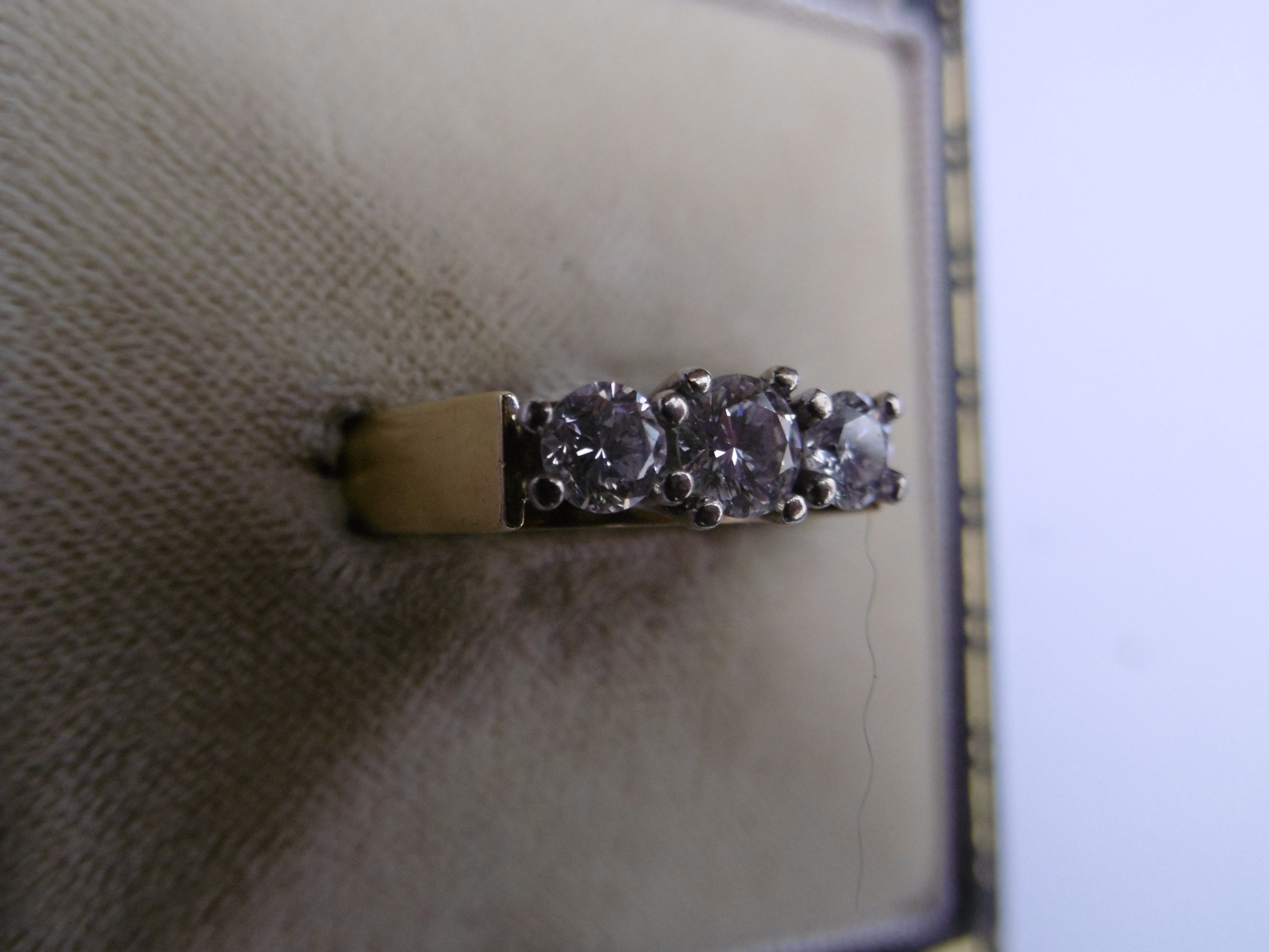 Beautifully designed 3 stone Diamond ring - Bild 3 aus 4