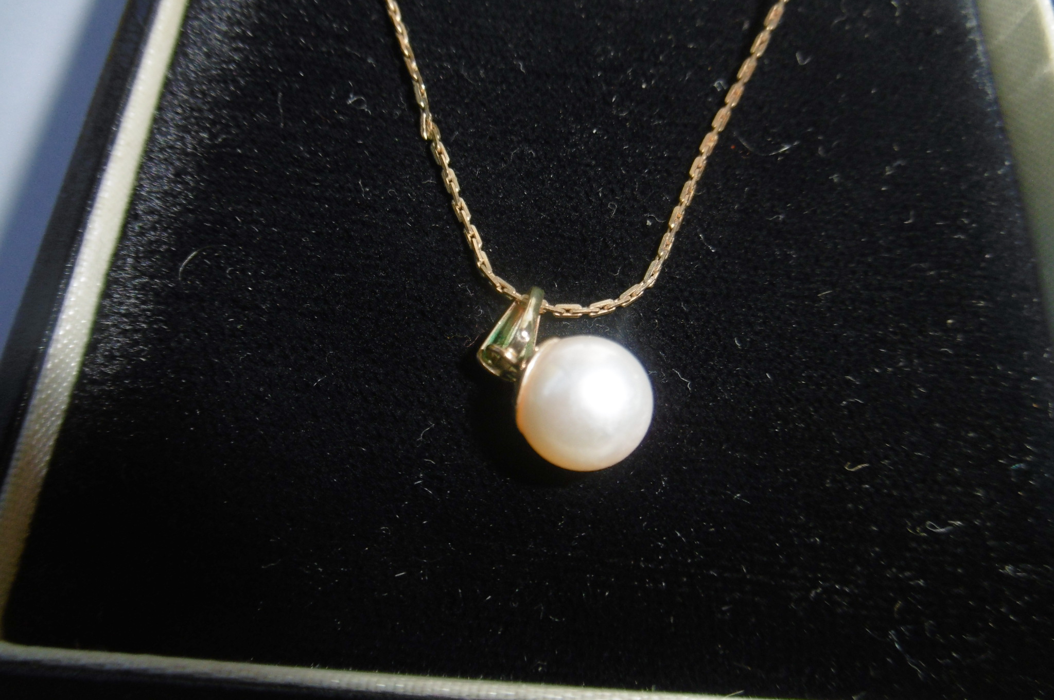 9 CT Gold and Pearl Pendant