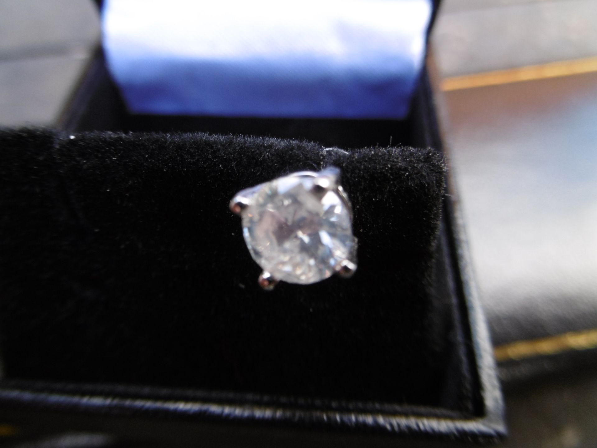 Pair of diamond stud earrings - Image 3 of 5