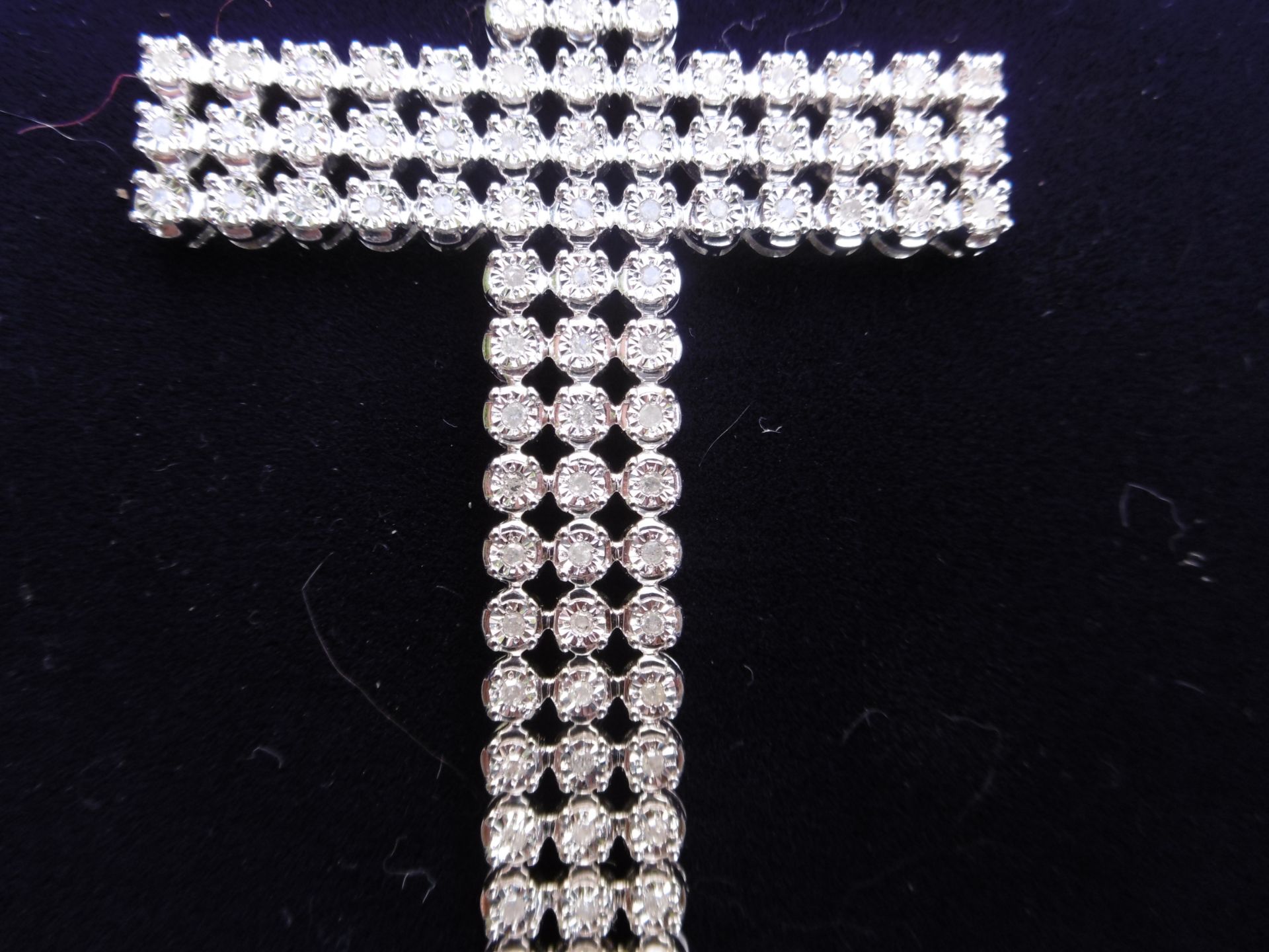 A diamond set cross pendant on chain - Image 3 of 3