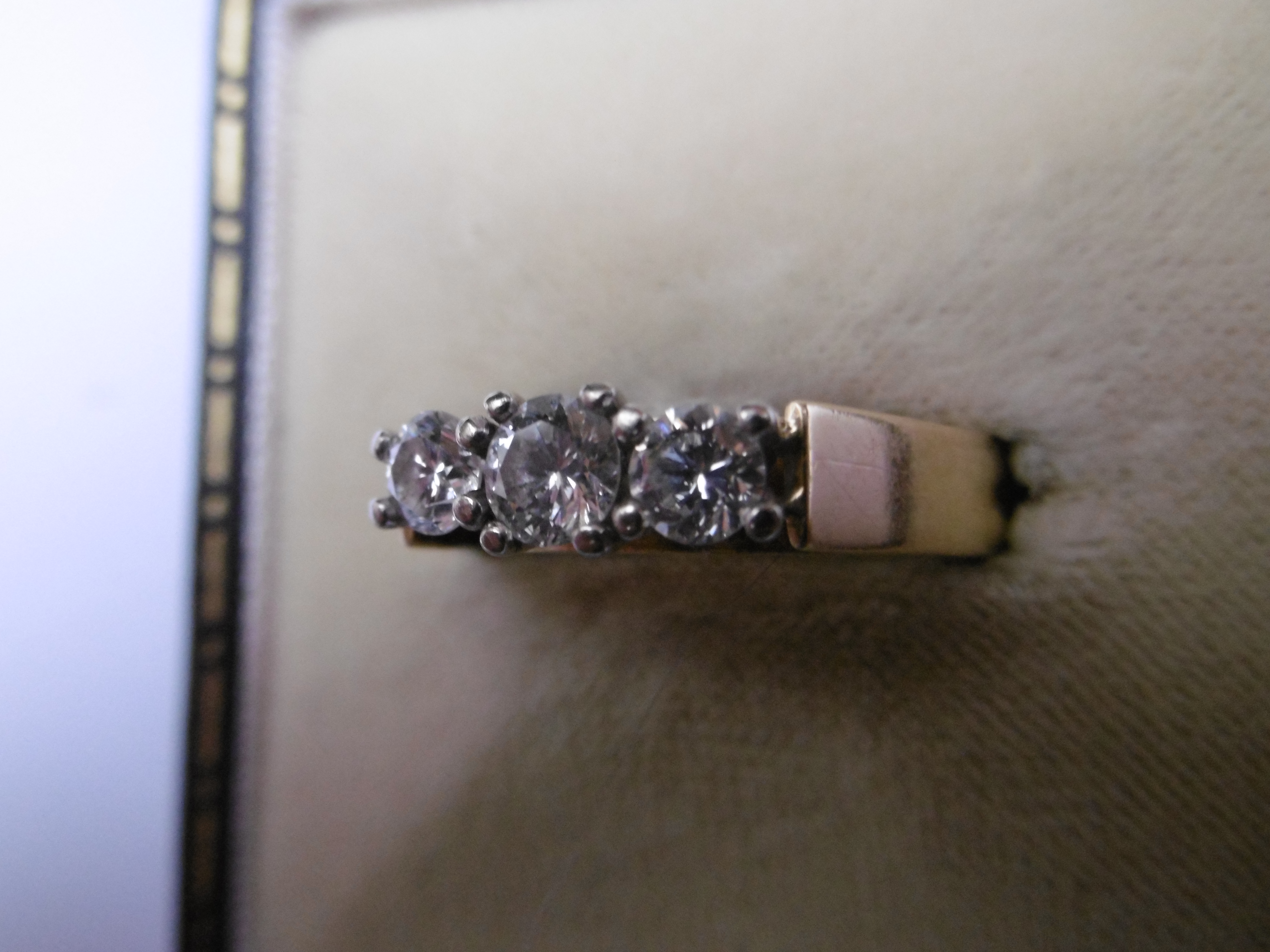 Beautifully designed 3 stone Diamond ring - Bild 2 aus 4