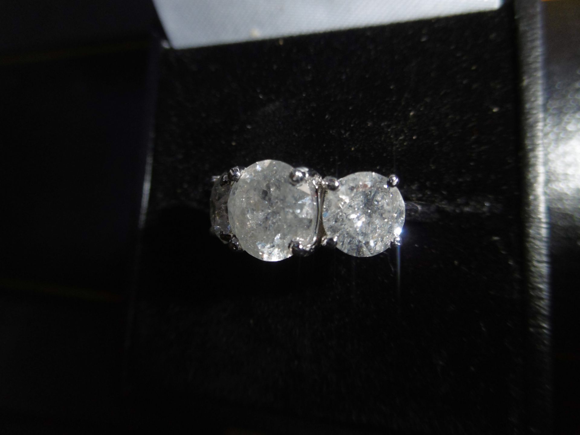 A large 3 stone diamond ring - Image 2 of 4