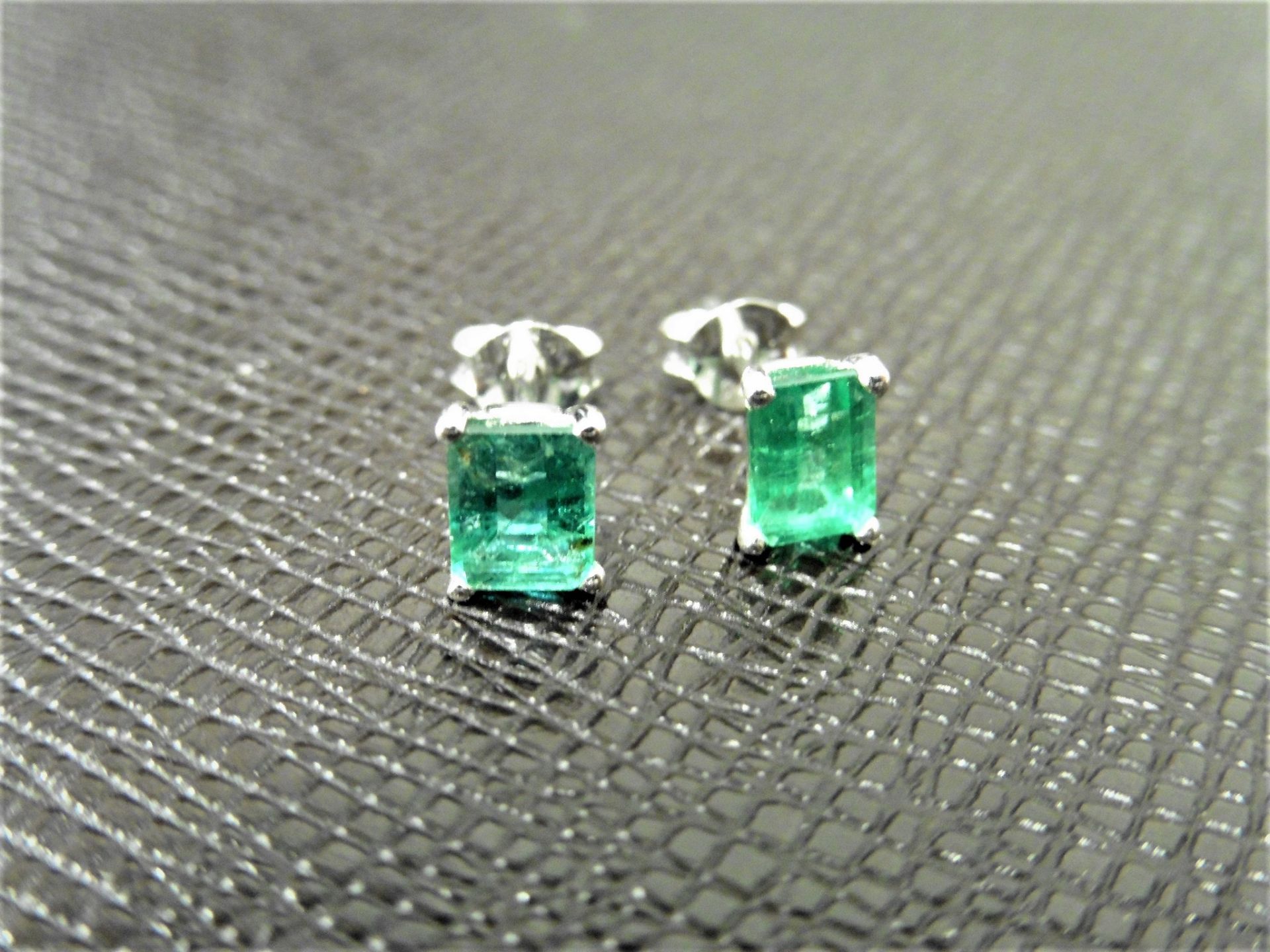 1.40ct stud earrings in platinum 950. 2 rectangular cut emeralds ( treated ) set in a simple 4