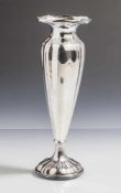 Balusterförmige Blumenvase, Silber 800, gepunzt. H. ca. 20 cm, gewichtet. Ca. 210 gr.