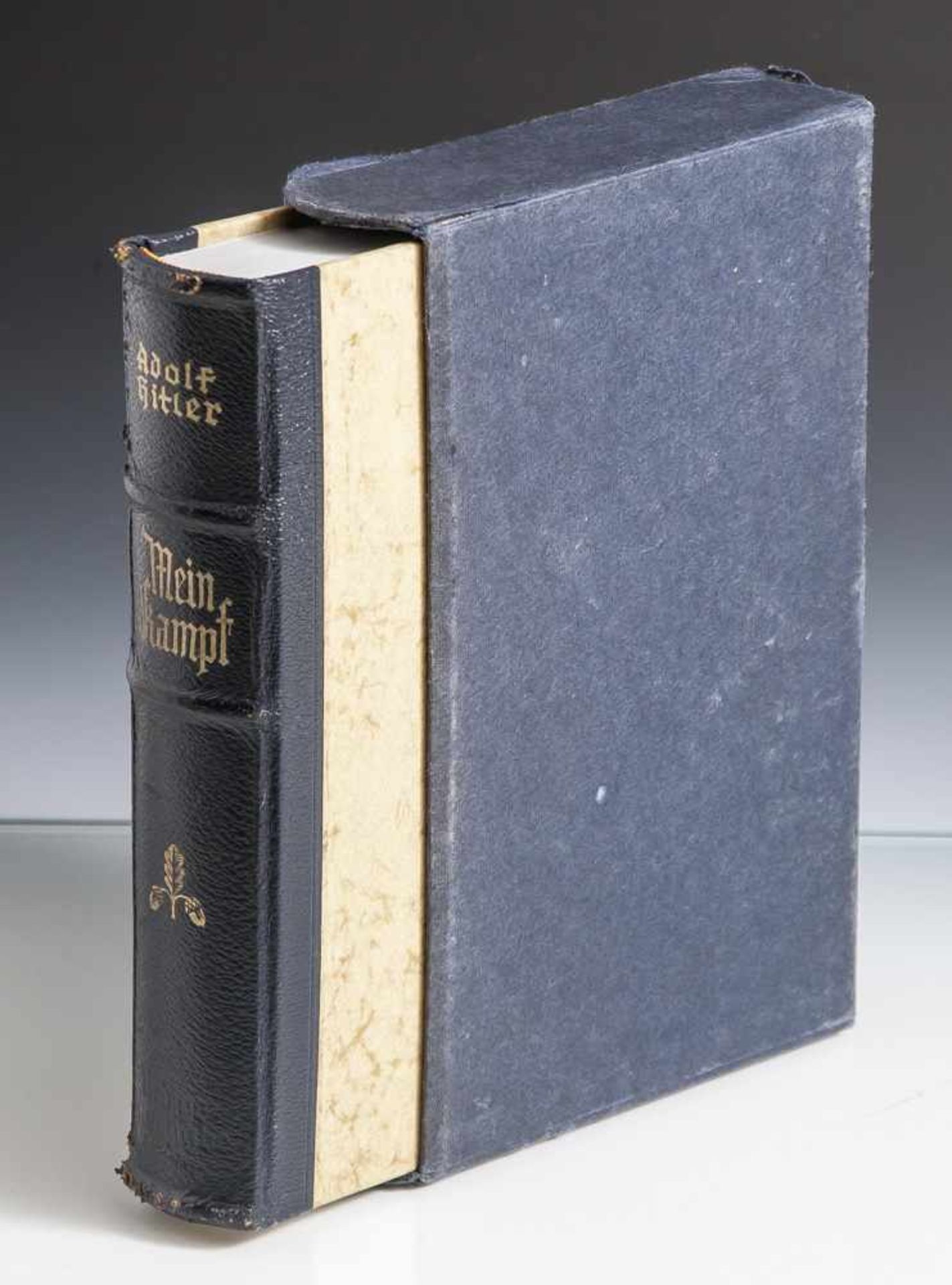 Hitler, Adolf, Mein Kampf, 524./528. Aufl., Zentralverlag der NSDAP, München 1940. Marmorierte