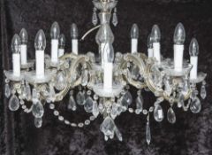 Deckenlampe mit Glasprismenbehang, 15-flammig. Deckenhöhe ca. 55 cm, Funktion u. Vollständigkeit