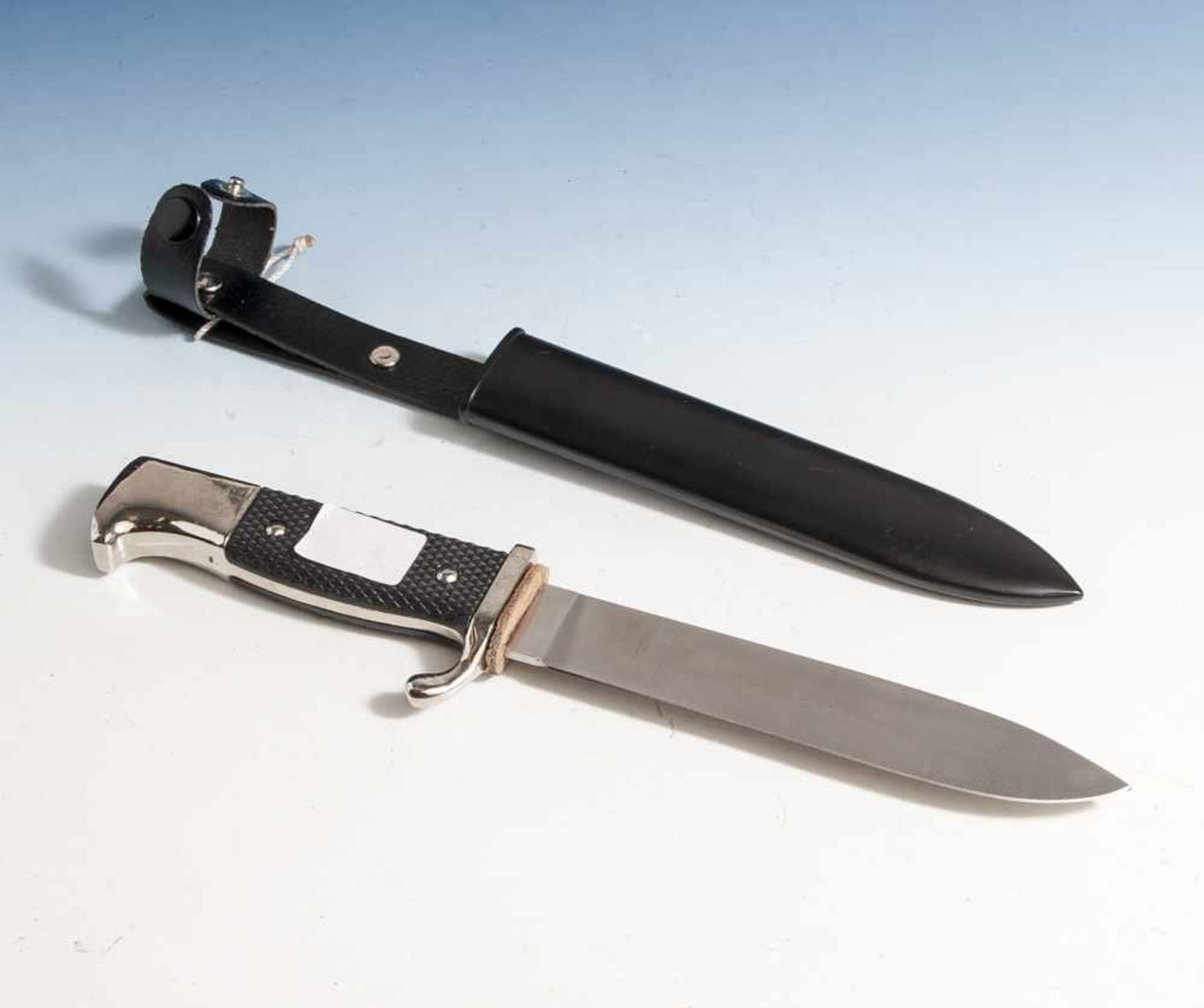 HJ- Messer, auf Klinge bez. "Blut u. Ehre", wohl Sammleranfertigung. L. gesamt ca. 26,5 cm.