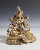 Göttin Tara, Nepal, wohl 19. Jahrhundert, Bronze, feuervergoldet, partiell bemalt. Sitzende, reich