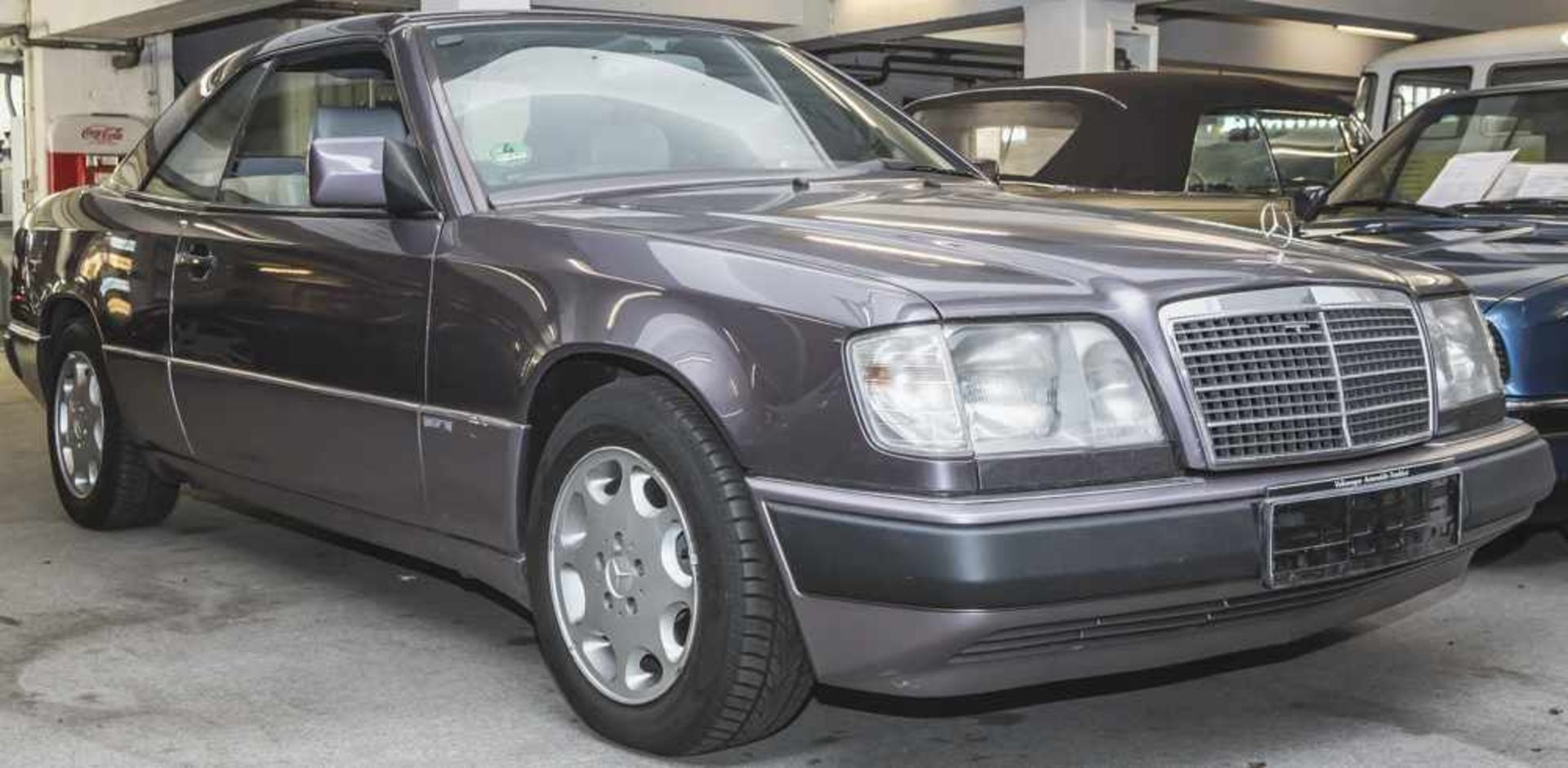 Mercedes Benz W124, 300 CE, 24, 4-sitziges Cabrio, 6 Zyl., 2960 ccm/162KW, Farbe Bornit-Metallic,