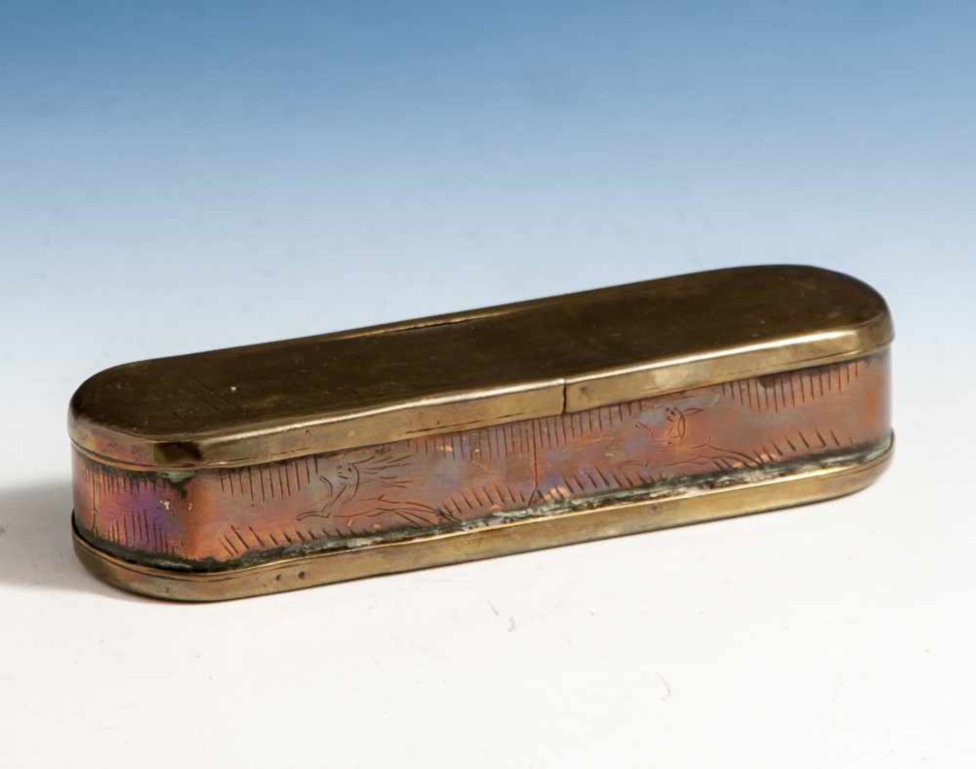Tabakdose, wohl Holland 18. Jahrhundert, Messing/Kupfer, Rechtecksform mit abgerundeten Kanten,