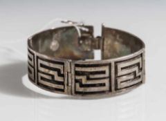 Armband, Mexiko, 1970er Jahre, Sterling Silber, Handarbeit. L. ca. 18 cm, ca. 38,4 gr. (brutto).