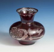 Vase, Böhmen, 19./20. Jahrhundert, farbloses Glas, partiell rubinrot überfangen, geschliffenes
