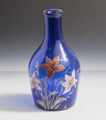 Jugendstilvase in Flaschenform, farbloses Glas, kobaltblau unterfangen, schauseitig polychromes