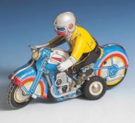 Blechmotorrad mit Fahrer, wohl 1970er Jahre, Made in China, zum Aufziehen, polychrom gefasst. L. ca.