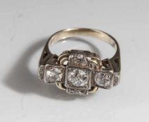 Diamantring, Gelbgold 585, wohl um 1920/30, der Ringkopf ausgefasst mit 3 gr.