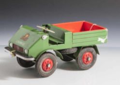 Steiff-Fahrzeug "Unimog", 1950/60er Jahre. L. ca. 23 cm, bespielt, Scheibe u. Dach fehlen.