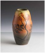 Kleine Vase, Jugendstil, Terracotta (heller Scherben), Bodenmarke wohl unter Krone verschlungen