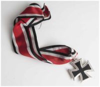 Ritterkreuz des eisernen Kreuzes am Band, 2. Ausfertigung in den 50er Jahren ohne Hakenkreuz.