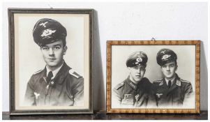 2 große Fotoaufnahmen, Brüder Blum bzw. Porträt Blum, je in Uniform. Ca. 21 x 27 bzw. 29 x 20,5