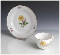 2 Teile Meissen, Kaffeetasse u. Kuchenteller, blaue Schwertermarke (je 2 Schleifstriche),