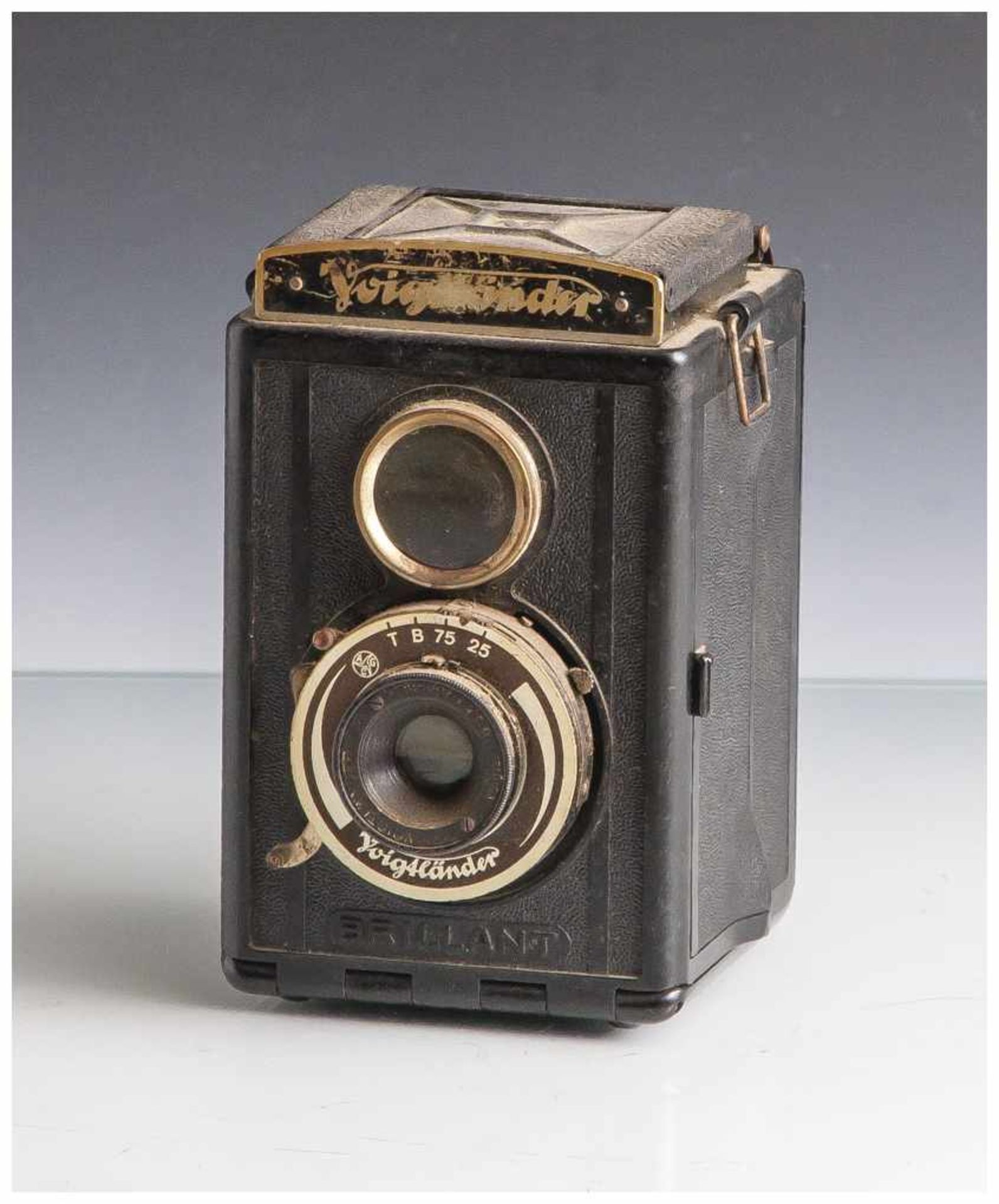 Alte Voigtländer Kamera, Brillant, Bakelitgehäuse. H. ca. 12,5 cm, Br. ca. 8 cm, T ca. 8 cm,