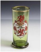 Wappenglas, Historismus, grünes Glas, zylindrische Form mit Standring, Goldrand. Auf der