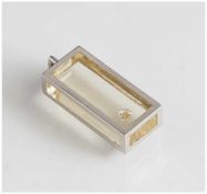 Anhänger, Fassung Weißgold, mittig 1 Diamant eingelassen, ca. 0,10 ct. Anhänger ca. 2,9 x 1,4 cm,