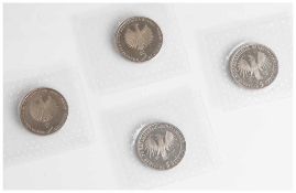 4x 5 DM Sondermünzen, BRD, darunter: a) 2x "Johann Wolfgang von Goethe", 1982, München, Entw.: