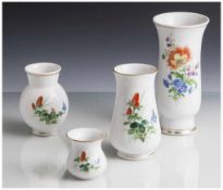 Posten Meissen, 4 kleine Blumenvasen, blaue Schwertermarke (darunter 1x 2 Schleifstriche),