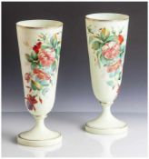 Paar Vasen, pastellgrünes Glas, über gehöhtem Rundfuß kurzer Schaft mit Scheibennodus, die