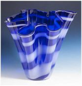 Taschentuchvase, sogenannte Fazzoletto-Vase, Venini, 60/70er Jahre, Glas, in Royalblau mit