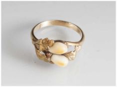 Ring, Gelbgold 585, der Ringkopf jagdlich gestaltet mit Grandeln. Ringgröße: 60, ca. 4,40 gr. (