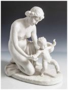 Figurengruppe, Mutter mit Kind, Schaubach, auf Unterboden Manufakturmarke, Entw.: K. Steiner, auf