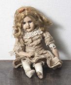 Schildkrötpuppe, Lederkörper, rs. bez. u. num. "15", bewegliche Puppe mit langem blondem Haar und