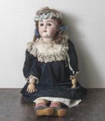 Große Puppe, wohl 19. Jahrhundert, gemarkt "DEP", Porzellankopf, bewegliche Puppe, braunes Haar