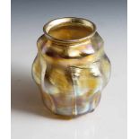 Kleine Vase, Tiffany, auf Boden Nr. "2873A", Favrileglas, gelbgold irisierend, über rundem Stand die