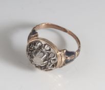 Antiker Damenring mit Rohdiamantenbesatz, Roségold 333, durchbrochen gearbeiteter Ringkopf,