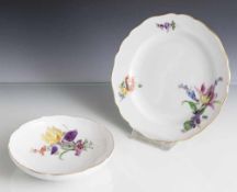 2 Teile Meissen, Teller u. kleine Schale, blaue Schwertermarke, Pfeifferzeit, Weißporzellan,