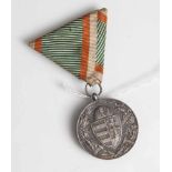 Medaille, Österreich/Ungarn, bez. "Pro Deo Et Patria 1914-18", an Band.