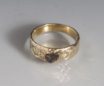 Damenring mit Rohdiamant, moderne Goldschmiedearbeit, Gelbgold 585, Bandring, organisch