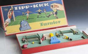 Tischfußballspiel "Tipp-Kick", in org. Karton, vollständig mit 4 Spielern, 2 Torwarte, 2 Toren, 1