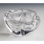 Aschenbecher, Daum Nancy, Kristallglas, Ritzsignatur "Daum France". DM ca. 15 cm, H. ca. 7,5 cm,