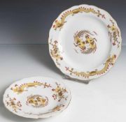 2 Teile Meissen "Reicher Gelber Drache", Gebäckteller und Untertasse, blaue Schwertermarke,