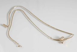 Collier, Gelbgold 585, das Schmuckteil ausgefasst mit 6 kl. Diamanten im 8/8-Schliff, ca. 0,06 ct.