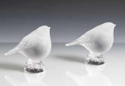 2 Vögel, Lalique France, Kristallglas, vollplastische Tierfiguren mattiert, runder Sockel