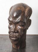 Bouesso, Daniel (1928-1999), Africa-Büste, Tropenholz, vollplastisch geschnitzte Darstellung eines