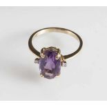 Damenring, Gelbgold 750, der Ringkopf mit Amethyst, oval facettiert, ca. 2 ct, Ringgröße 57. Ca. 4,